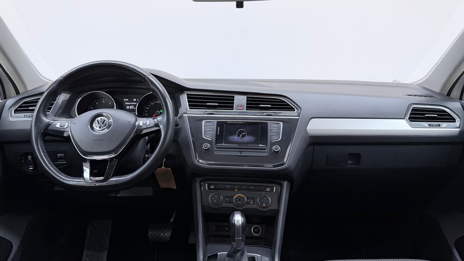 VOLKSWAGEN TIGUAN 8